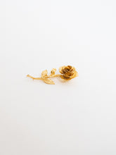 Load image into Gallery viewer, Vintage x Gold Flat Rose Broach