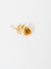 Load image into Gallery viewer, Vintage x Gold Flat Rose Broach