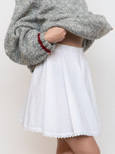 Load image into Gallery viewer, Vintage x White Lace Trim Mini Skirt (XS, S)