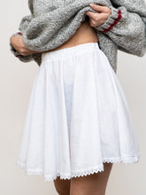 Load image into Gallery viewer, Vintage x White Lace Trim Mini Skirt (XS, S)