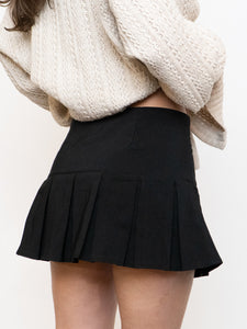 Vintage x Pleated Black Pleated Low Rise Mini Skirt (M, L)