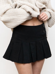 Vintage x Pleated Black Pleated Low Rise Mini Skirt (M, L)