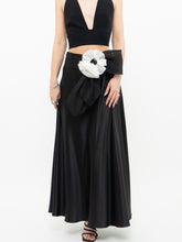 Load image into Gallery viewer, Vintage x Black &amp; White Satin Flower Skirt (XS, S)