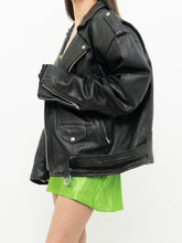 Load image into Gallery viewer, Vintage x Made in Pakistan x Heavy Leather Biker Jacket (M-L)