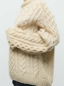 Vintage x Handmade Cream Cable Knit Sweater (M-XL)