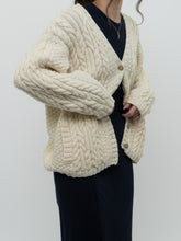 Load image into Gallery viewer, Vintage x Handmade Cream Cable Knit Cardigan (XS-M)