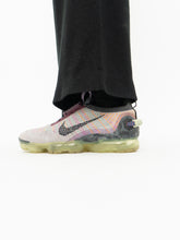 Load image into Gallery viewer, NIKE x Air Vapormax PINK Runners (9)