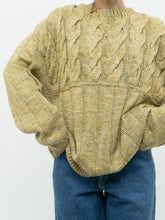 Load image into Gallery viewer, Vintage x Handmade Cozy Yellow-Green Sweater (M-XL)