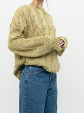 Load image into Gallery viewer, Vintage x Handmade Cozy Yellow-Green Sweater (M-XL)