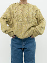 Load image into Gallery viewer, Vintage x Handmade Cozy Yellow-Green Sweater (M-XL)