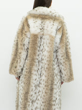 Load image into Gallery viewer, Vintage x Made in Canada x STERLING STALL Faux Fur Coat (XS-M)