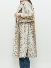 Load image into Gallery viewer, Vintage x Made in Canada x STERLING STALL Faux Fur Coat (XS-M)