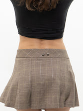 Load image into Gallery viewer, Vintage x Made in USA x Brown Patterned Pleated Mini Skirt (M, L)