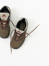 Load image into Gallery viewer, Vintage x NIKE ACG Brown Hiking Shoe (7, 7.5W)