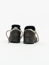 Load image into Gallery viewer, Vintage x NIKE ACG Brown Hiking Shoe (7, 7.5W)