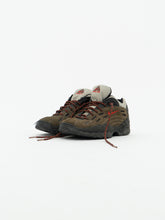 Load image into Gallery viewer, Vintage x NIKE ACG Brown Hiking Shoe (7, 7.5W)