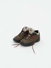 Load image into Gallery viewer, Vintage x NIKE ACG Brown Hiking Shoe (7, 7.5W)