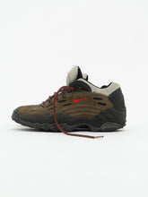 Load image into Gallery viewer, Vintage x NIKE ACG Brown Hiking Shoe (7, 7.5W)