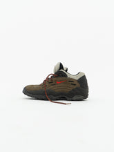 Load image into Gallery viewer, Vintage x NIKE ACG Brown Hiking Shoe (7, 7.5W)