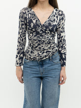 Load image into Gallery viewer, Vintage x Made in Italy x MAX MARA Leopard Top (S, M)
