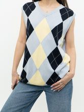 Load image into Gallery viewer, Vintage x Made in Hong Kong x Blue Argyle Cotton Knit Vest (S-L)