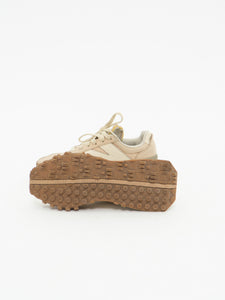 NEW BALANCE x Beige Sneaker (5, 5.5W)