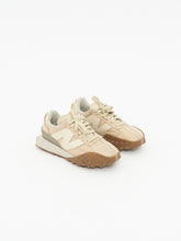 Load image into Gallery viewer, NEW BALANCE x Beige Sneaker (5, 5.5W)