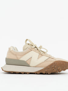 NEW BALANCE x Beige Sneaker (5, 5.5W)