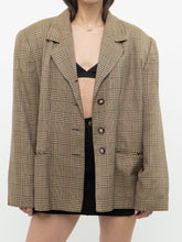 Load image into Gallery viewer, Vintage x Made in Canada x Beige Plaid Woolk &amp; Silk-blend Blazer (M, L)