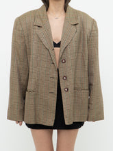 Load image into Gallery viewer, Vintage x Made in Canada x Beige Plaid Woolk &amp; Silk-blend Blazer (M, L)