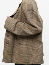 Load image into Gallery viewer, Vintage x Made in Canada x Beige Plaid Woolk &amp; Silk-blend Blazer (M, L)