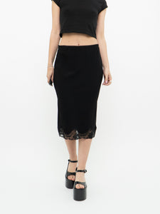 Vintage x Made in Canada x Black Lace Midi Skirt (S, M)