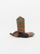 Load image into Gallery viewer, Vintage x OLD WEST Tan &amp; Green Leather Cowboy Boots (7-8W)