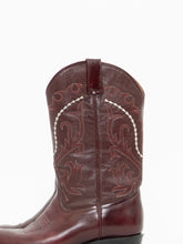 Load image into Gallery viewer, Vintage x Made in Mexico x EL JINETE Burgundy Embroidered Shiny Cowboy Boots (8-8.5)