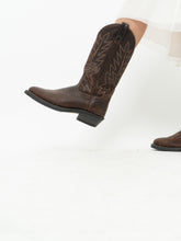 Load image into Gallery viewer, Vintage x Made in Canada x Brown Leather Cowboy Boots (8.5W)