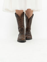 Load image into Gallery viewer, Vintage x Made in Canada x Brown Leather Cowboy Boots (8.5W)