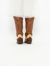 Load image into Gallery viewer, Vintage x Made in Calgary x ALBERTA BOOTS Cream &amp; Camel Leather Cowboy Boots (9)