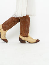 Load image into Gallery viewer, Vintage x Made in Calgary x ALBERTA BOOTS Cream &amp; Camel Leather Cowboy Boots (9)