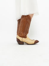 Load image into Gallery viewer, Vintage x Made in Calgary x ALBERTA BOOTS Cream &amp; Camel Leather Cowboy Boots (9)