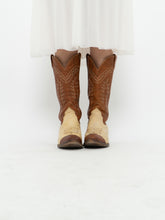 Load image into Gallery viewer, Vintage x Made in Calgary x ALBERTA BOOTS Cream &amp; Camel Leather Cowboy Boots (9)