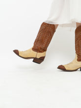 Load image into Gallery viewer, Vintage x Made in Calgary x ALBERTA BOOTS Cream &amp; Camel Leather Cowboy Boots (9)