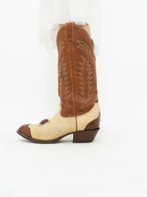 Load image into Gallery viewer, Vintage x Made in Calgary x ALBERTA BOOTS Cream &amp; Camel Leather Cowboy Boots (9)