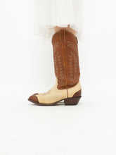 Load image into Gallery viewer, Vintage x Made in Calgary x ALBERTA BOOTS Cream &amp; Camel Leather Cowboy Boots (9)