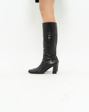 Load image into Gallery viewer, Vintage x DAVOS GUMMA Black Leather Insulated Heeled Boots (7-8)