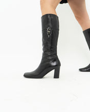 Load image into Gallery viewer, Vintage x DAVOS GUMMA Black Leather Insulated Heeled Boots (7-8)