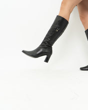 Load image into Gallery viewer, Vintage x DAVOS GUMMA Black Leather Insulated Heeled Boots (7-8)