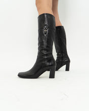 Load image into Gallery viewer, Vintage x DAVOS GUMMA Black Leather Insulated Heeled Boots (7-8)