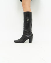 Load image into Gallery viewer, Vintage x DAVOS GUMMA Black Leather Insulated Heeled Boots (7-8)