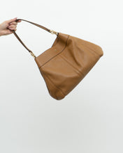 Load image into Gallery viewer, COACH x Tan Pebble Leather Lexi Purse