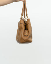 Load image into Gallery viewer, COACH x Tan Pebble Leather Lexi Purse